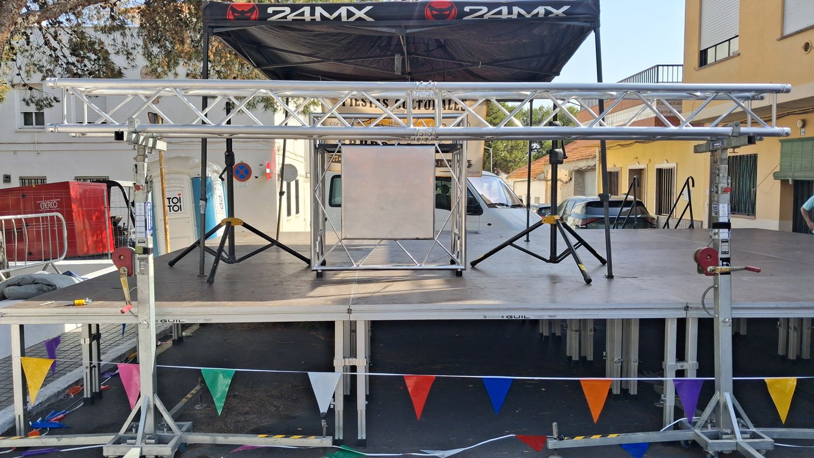 Escenario fiesta de pueblo